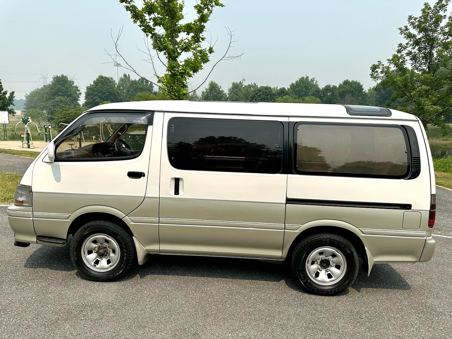 1995 TOYOTA HIACE SUPER CUSTOM LIVING SALOON EX KZH106