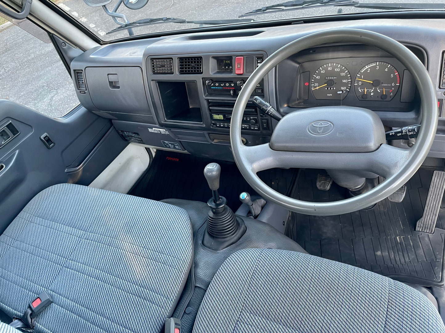 1995 TOYOTA HIACE CUSTOM LY151