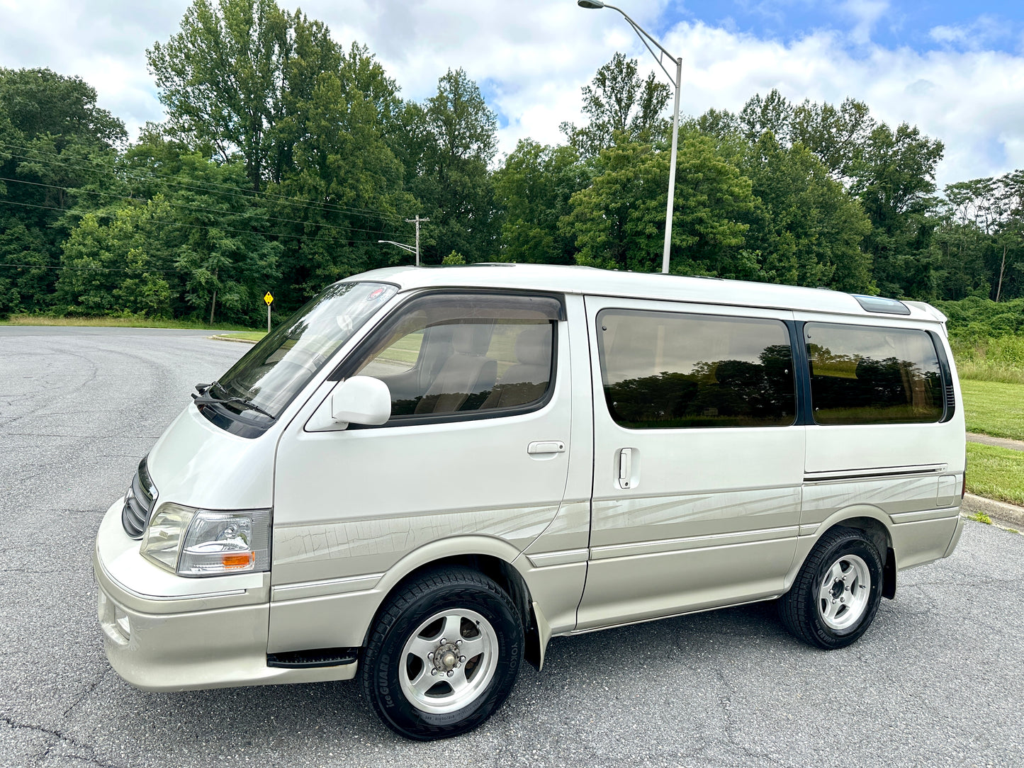 1999 TOYOTA HIACE SUPER CUSTOM LIVING SALOON EX 4WD — INTERCOOLER TURBO DIESEL — LOT#591