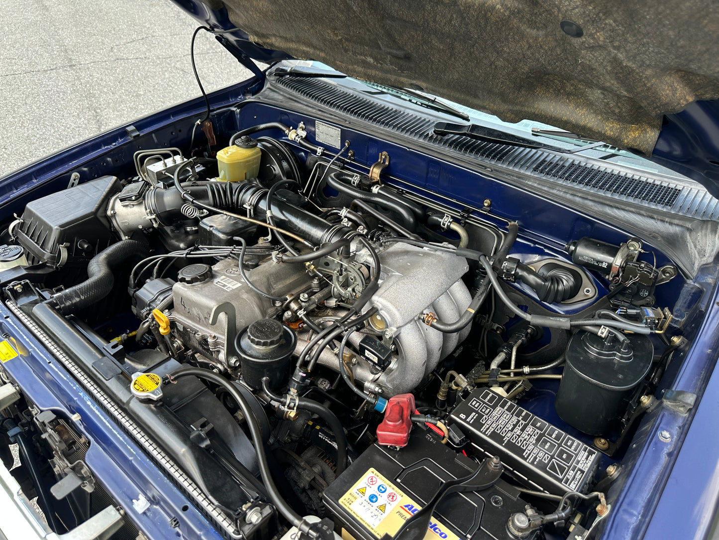 2000 TOYOTA HILUX SURF SSR-X RZN185 — 4-Cylinder Gas — LOT#590