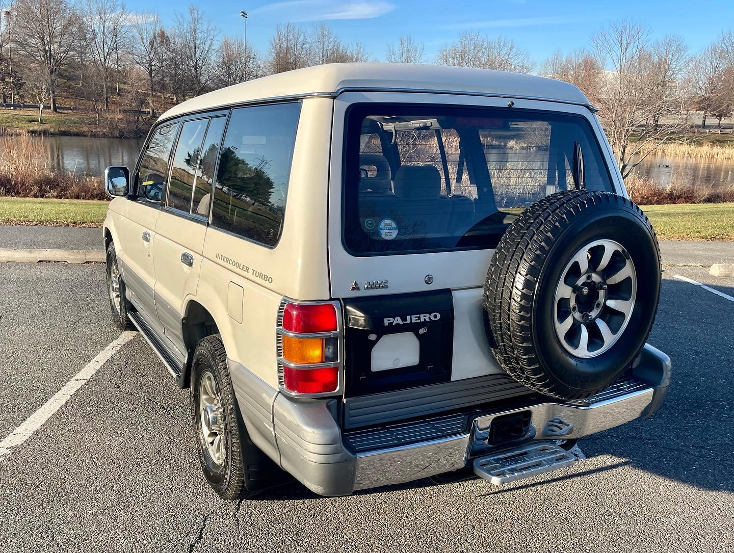 1991 MITSUBISHI PAJERO V44W
