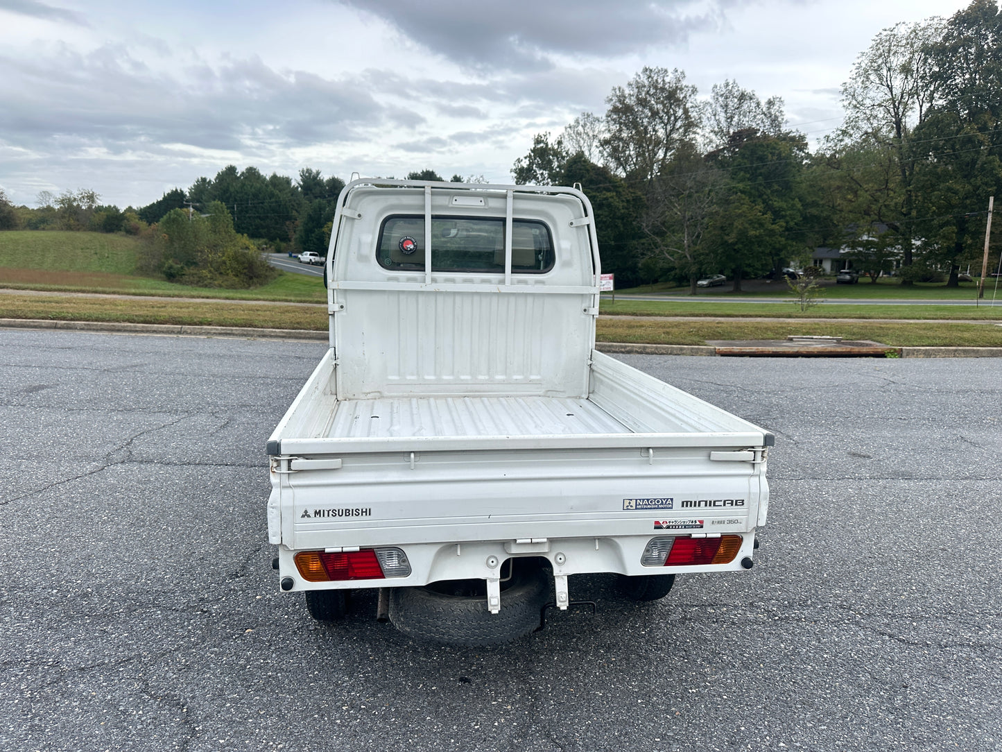 2000 MITSUBISHI MINICAB - AUTOMATIC TRANSMISSION - A/C - FULLY SERVICED — LOT#580