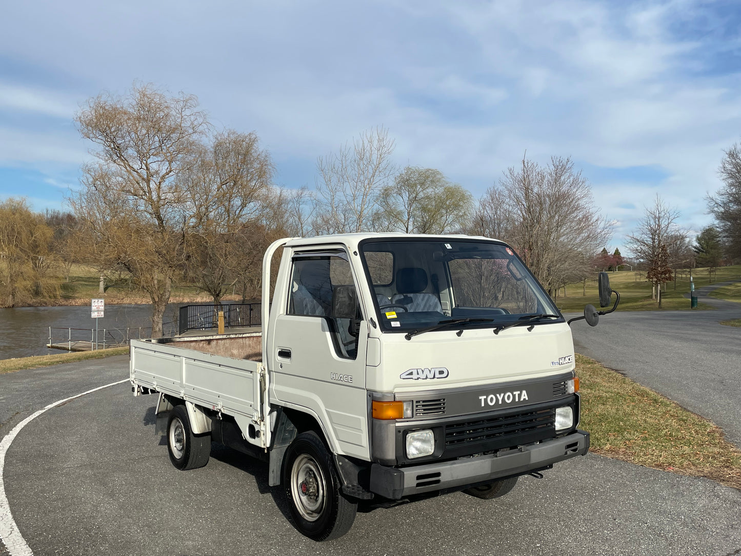 1989 TOYOTA HIACE LH85
