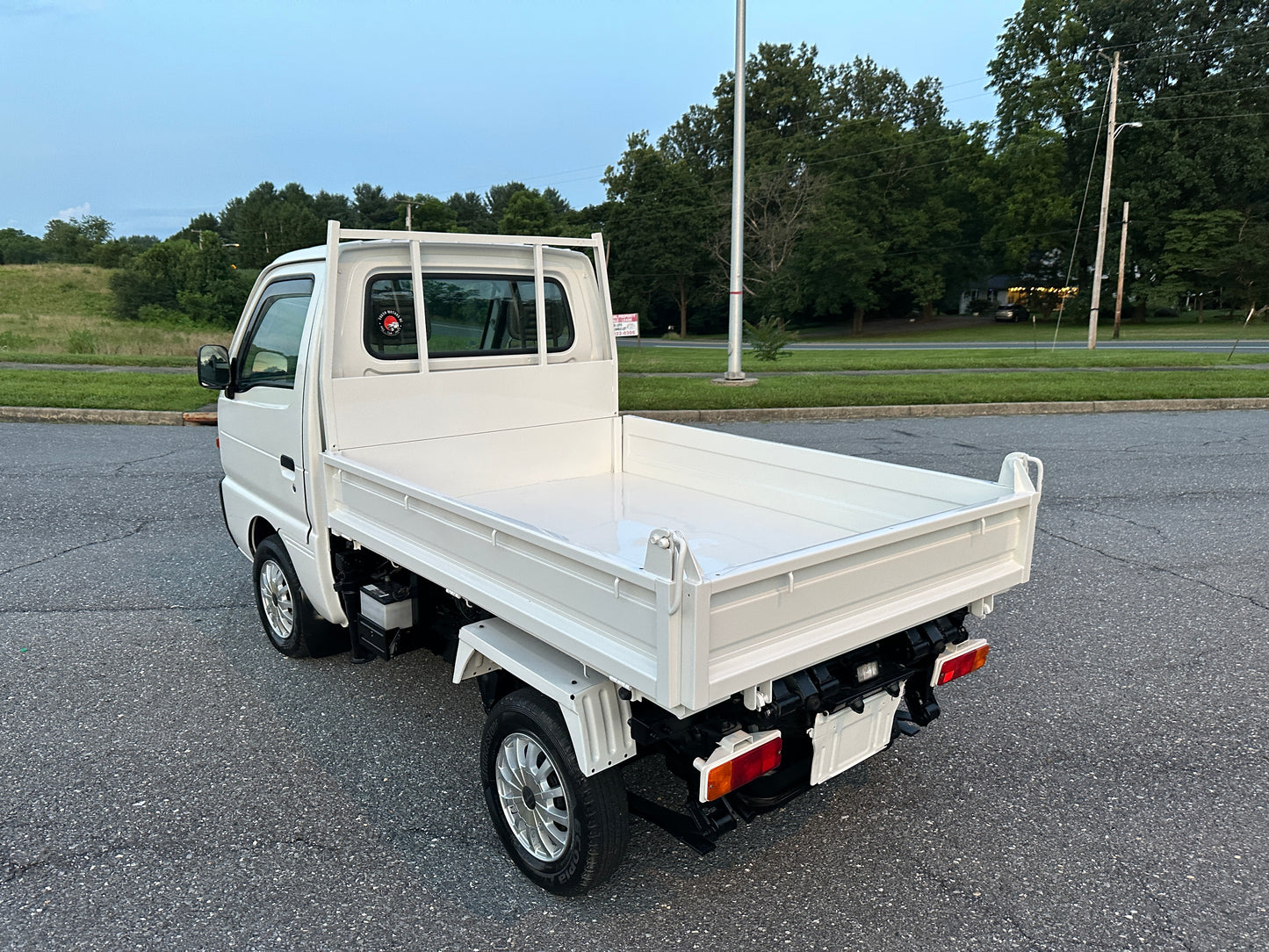 1997 SUZUKI CARRY SCISSOR-LIFT DUMP 4WD — LOT#581