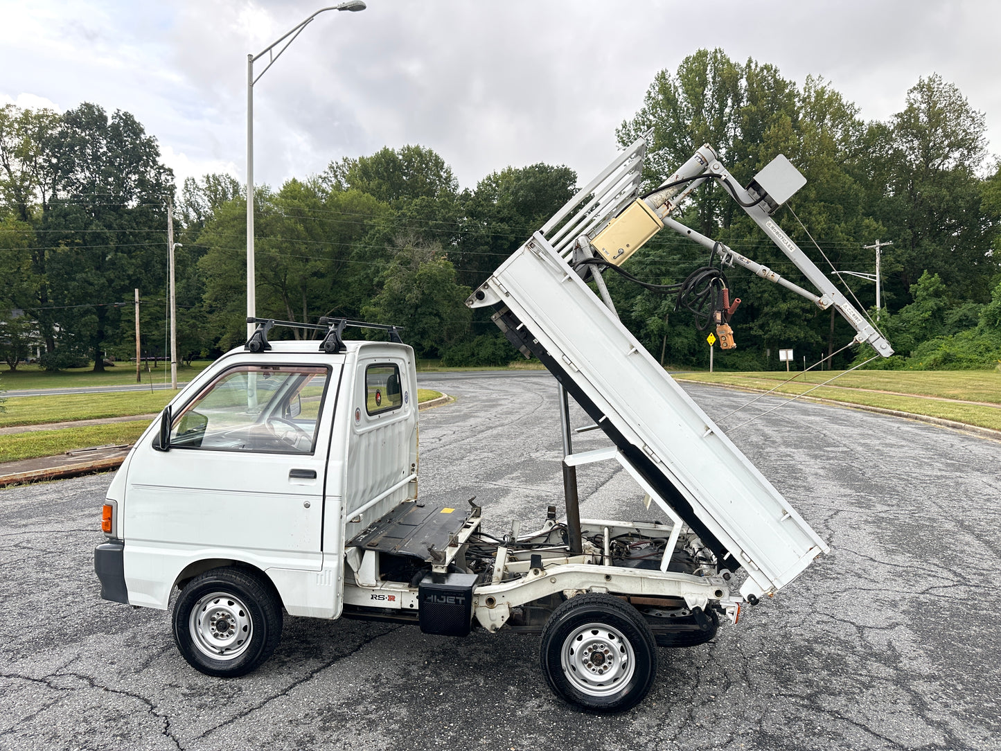 1992 DAIHATSU HIJET 4WD SCISSOR LIFT DUMP WITH CRANE — LOT#637