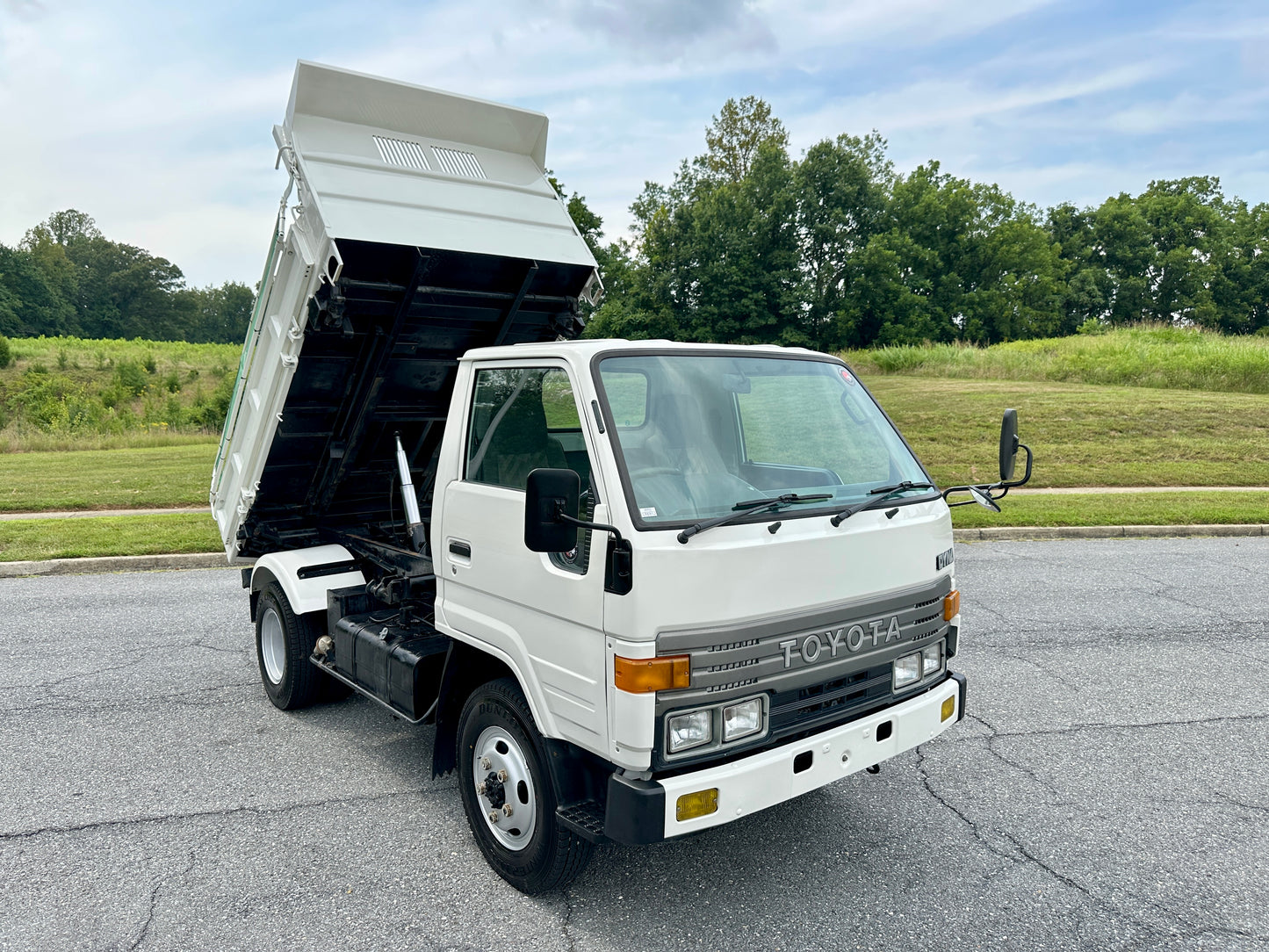1993 TOYOTA DYNA 3-WAY DUMP TRUCK - 4WD - DIESEL— LOT#578