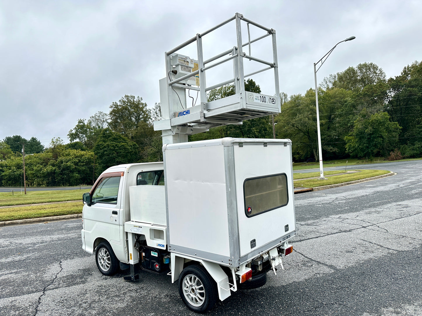 2000 DAIHATSU HIJET AERIAL WORK PLATFORM TRUCK 4WD - A/C - FUEL INJECTION & DUAL RANGE TRANSFERCASE — LOT#645
