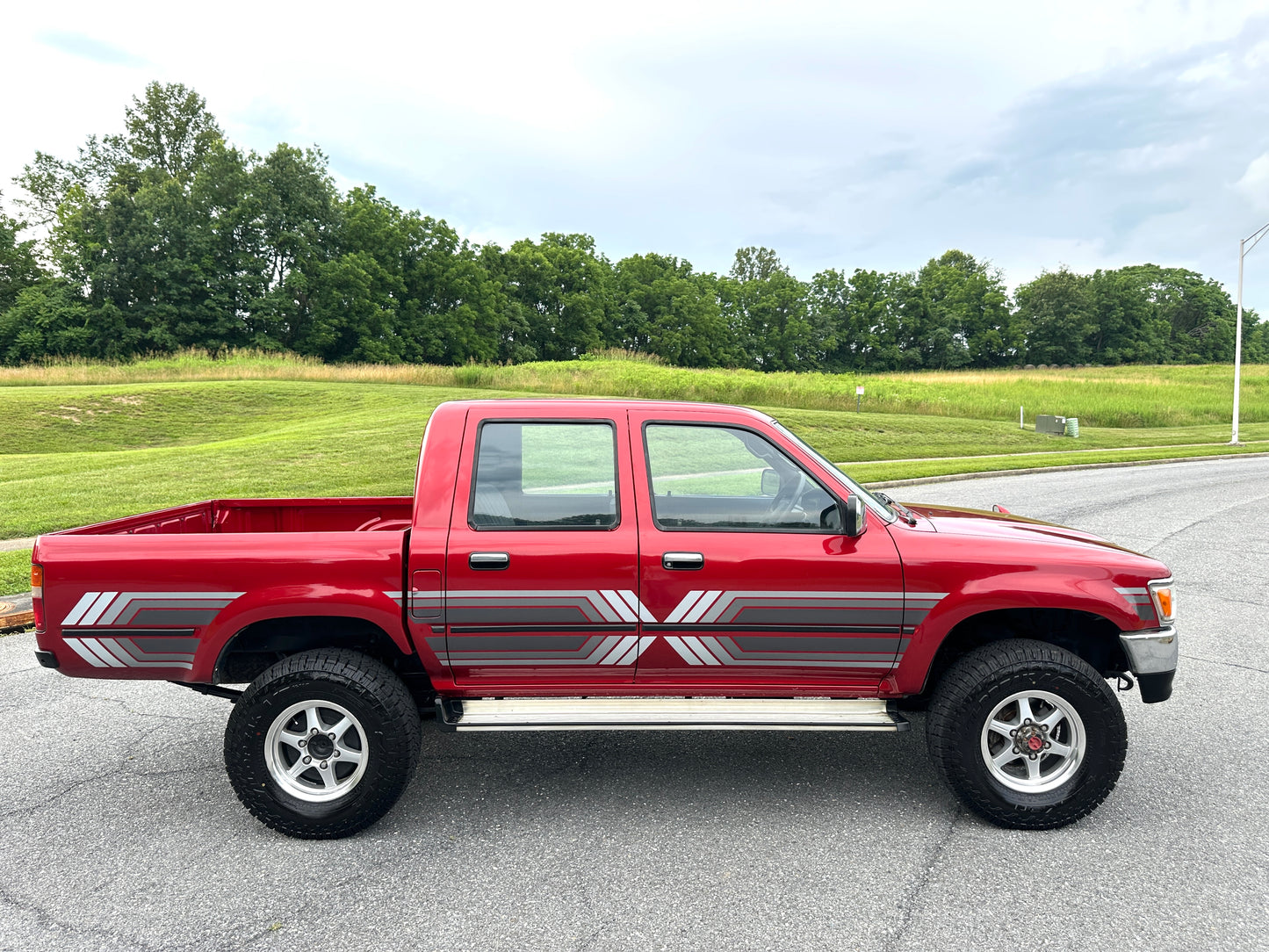 1992 TOYOTA HILUX DOUBLE CAB PICKUP 4WD - DIESEL & 5-SPEED