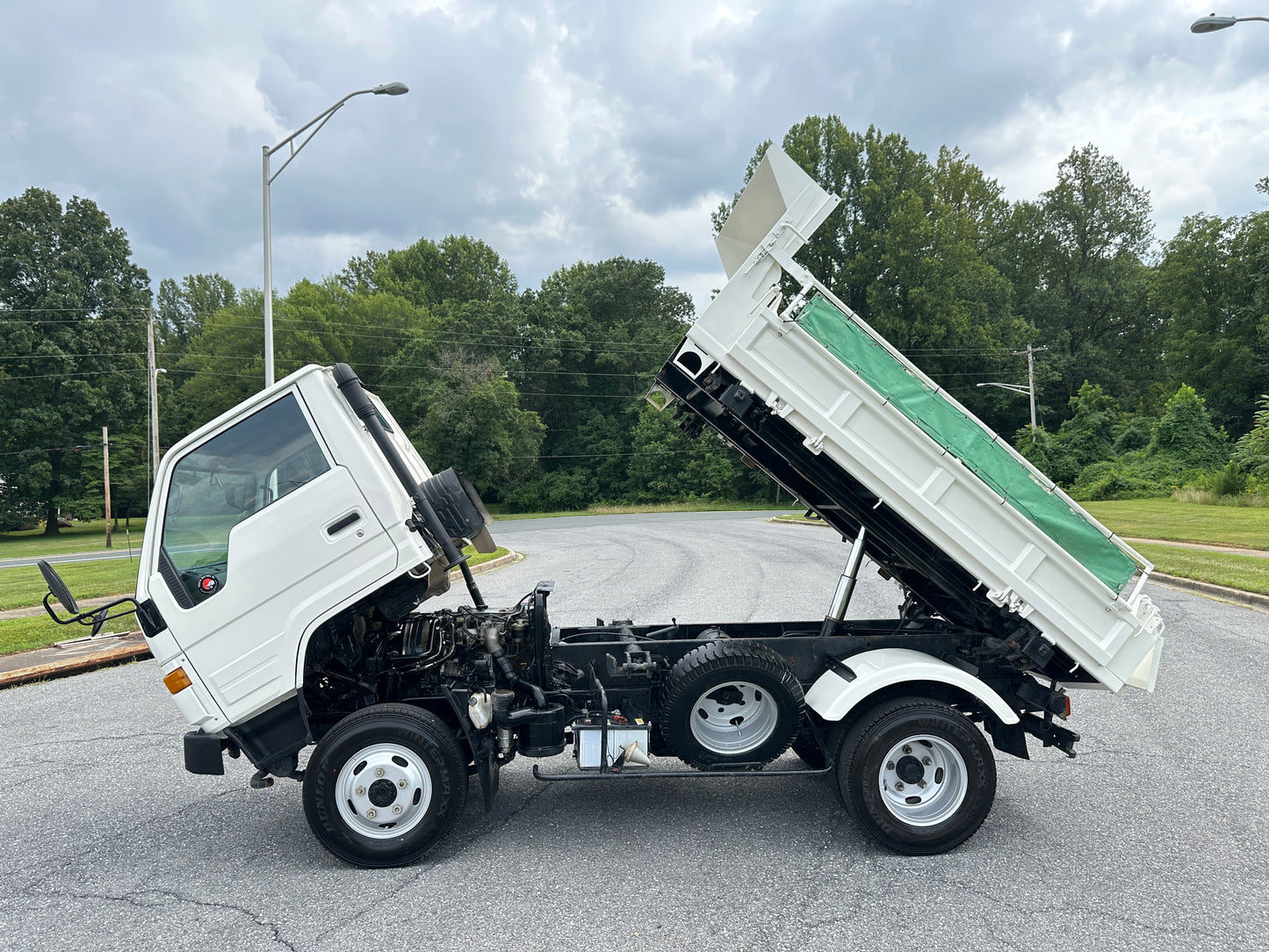 1993 TOYOTA DYNA 3-WAY DUMP TRUCK - 4WD - DIESEL— LOT#578