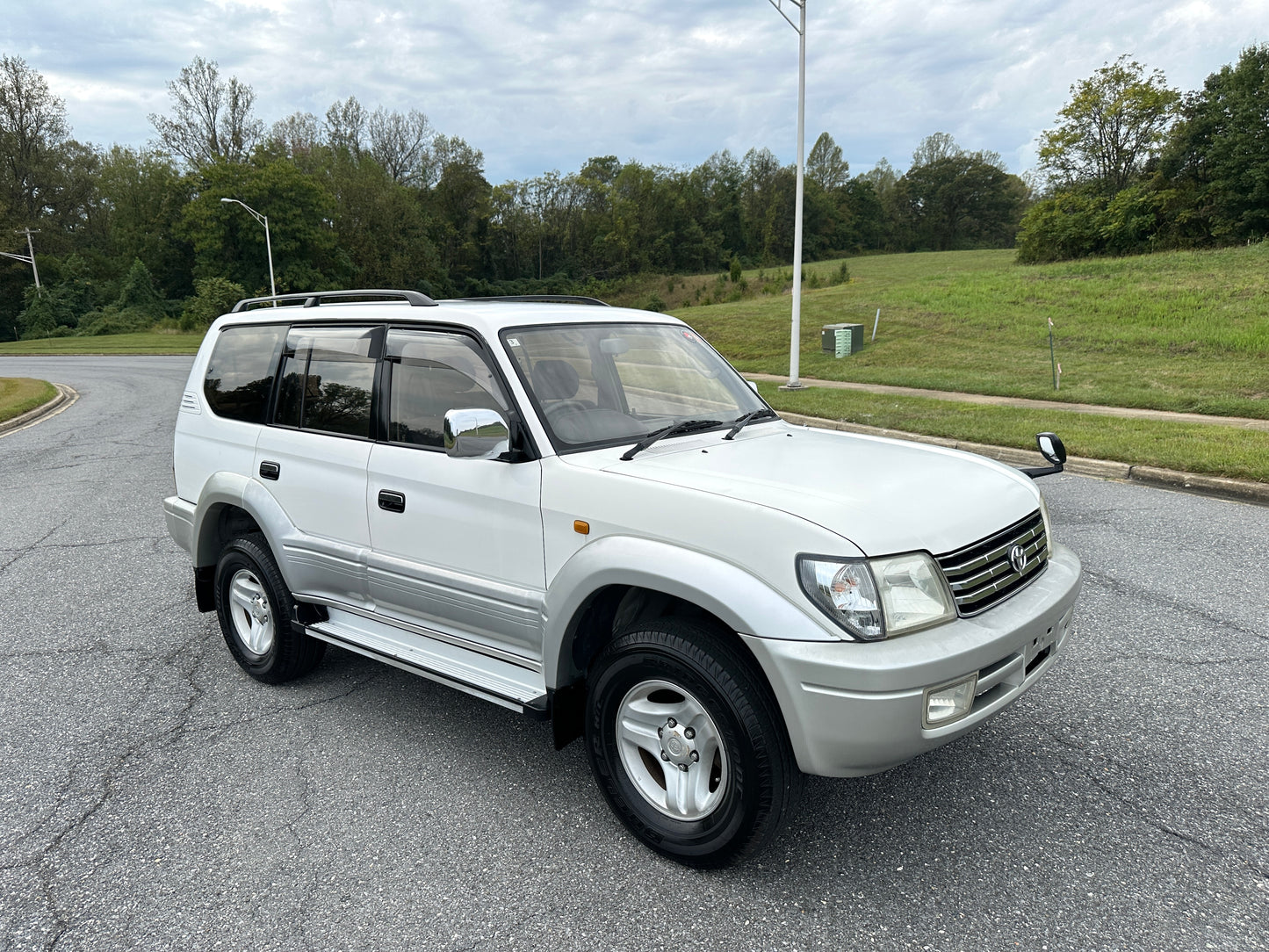 2000 Toyota Land Cruiser Prado TX Limited 4WD - 4 Cylinder Gasoline — LOT#682