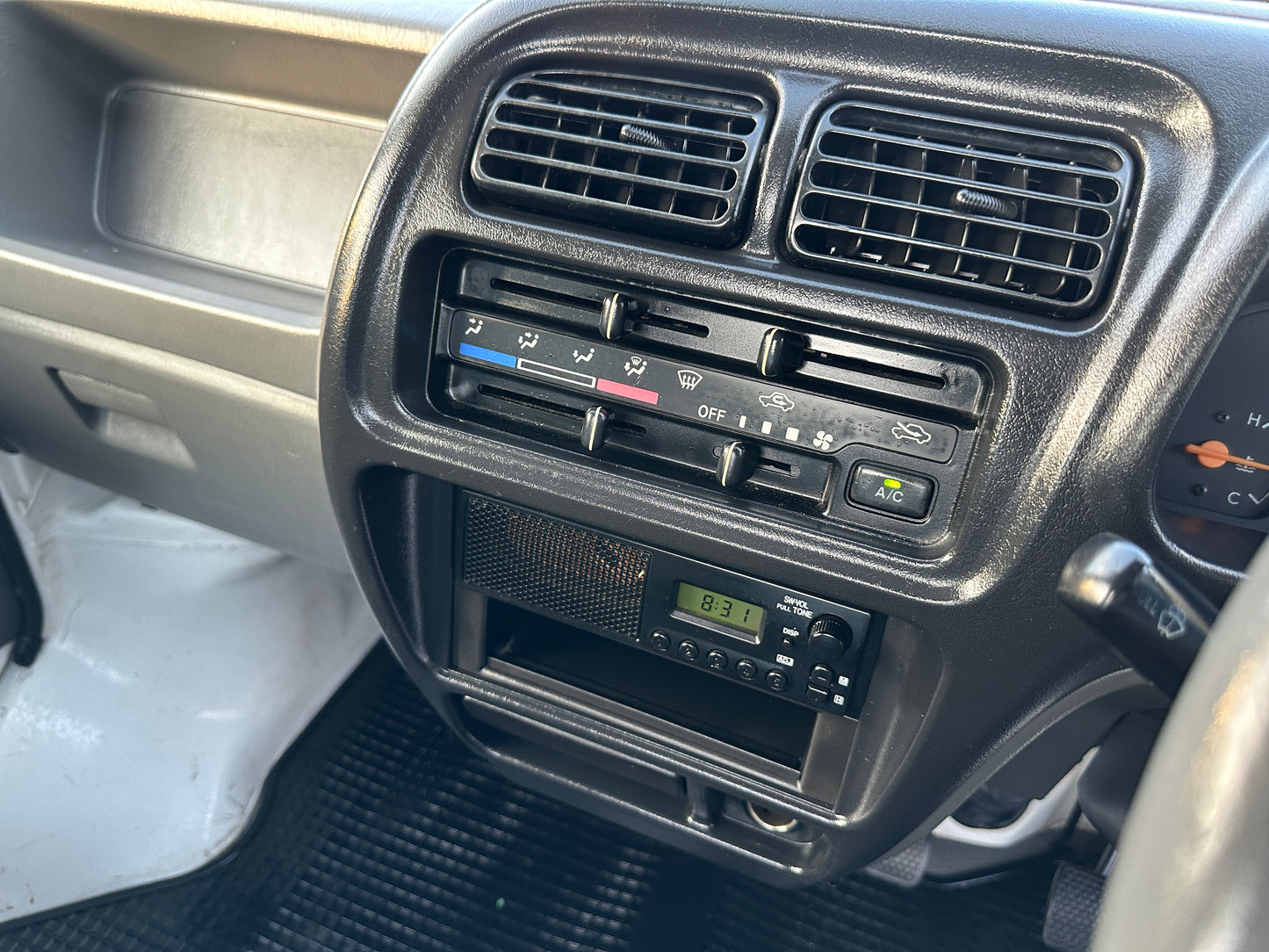 1999 SUZUKI CARRY 4WD - A/C - FUEL INJECTED- 33K Miles