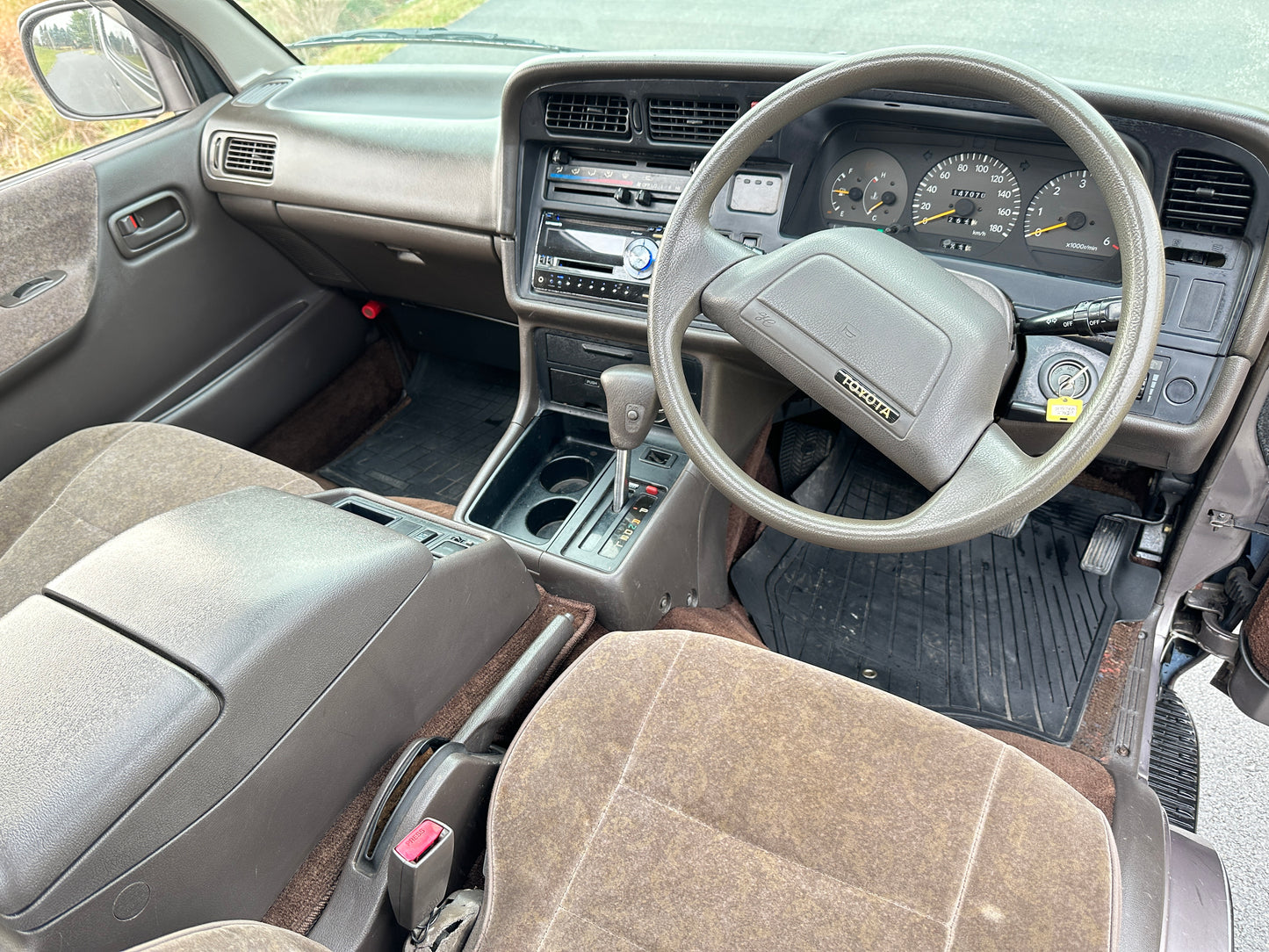 1994 TOYOTA HIACE SUPER CUSTOM LIVING SALOON EX KZH100