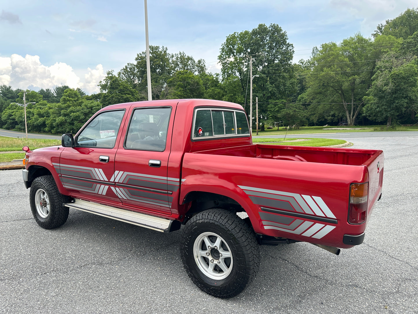 1992 TOYOTA HILUX DOUBLE CAB PICKUP 4WD - DIESEL & 5-SPEED