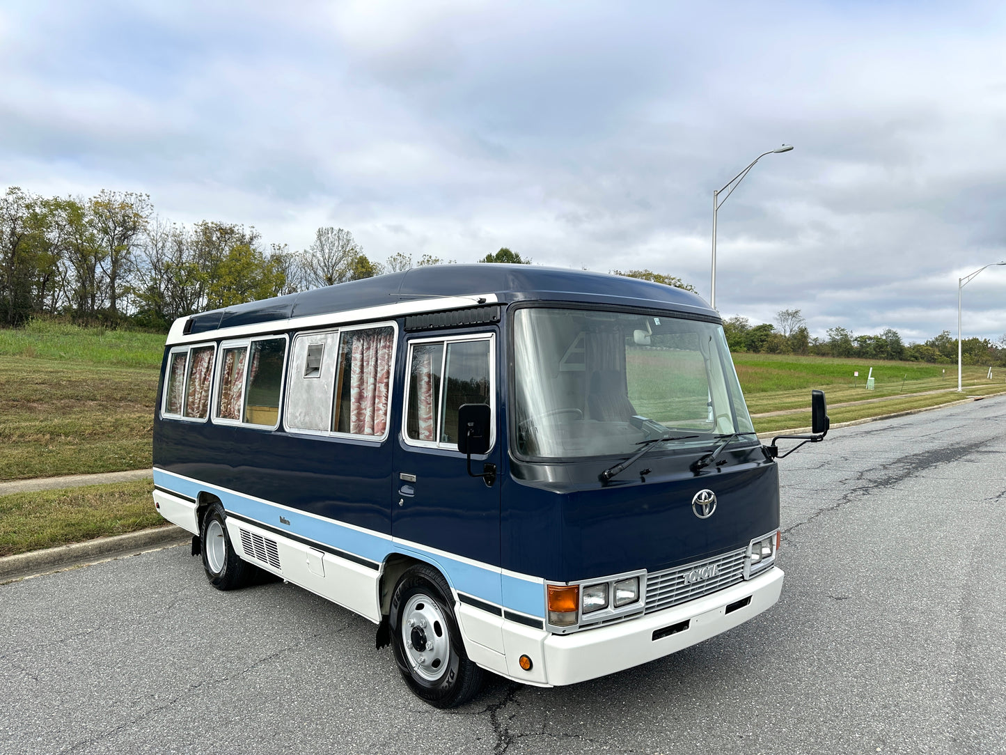 1992 TOYOTA COASTER DELUXE CAMPER — LOT#587