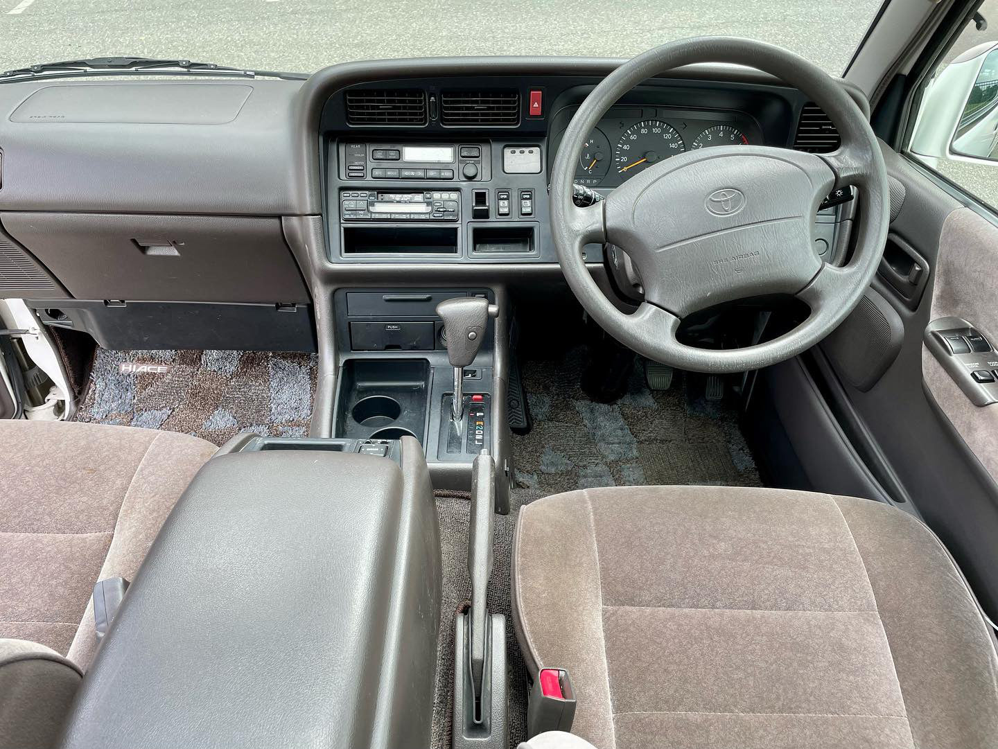 1997 TOYOTA HIACE SUPER CUSTOM G LIVING SALOON EX RZH101