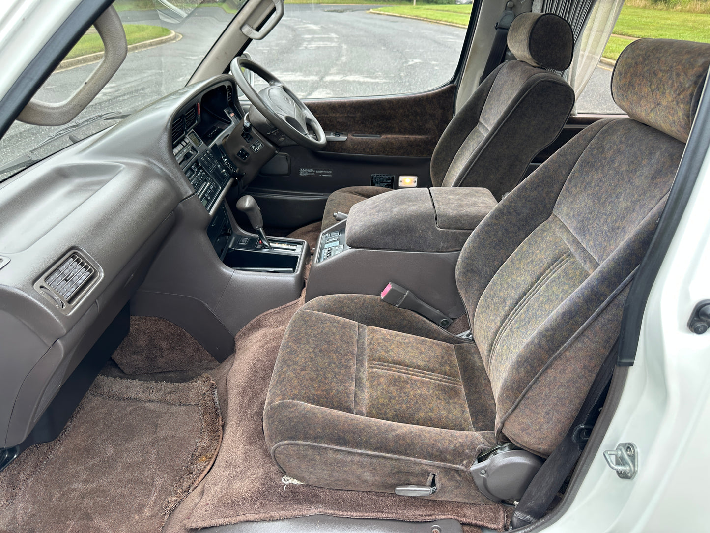 1993 TOYOTA HIACE SUPER CUSTOM LIMITED 4WD - FULLY LOADED & ONLY 28k MILES — LOT#653