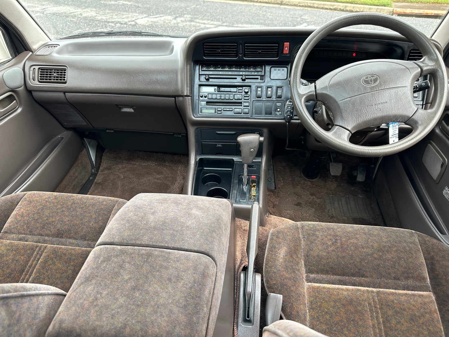 1993 TOYOTA HIACE SUPER CUSTOM LIMITED 4WD - FULLY LOADED & ONLY 28k MILES — LOT#653