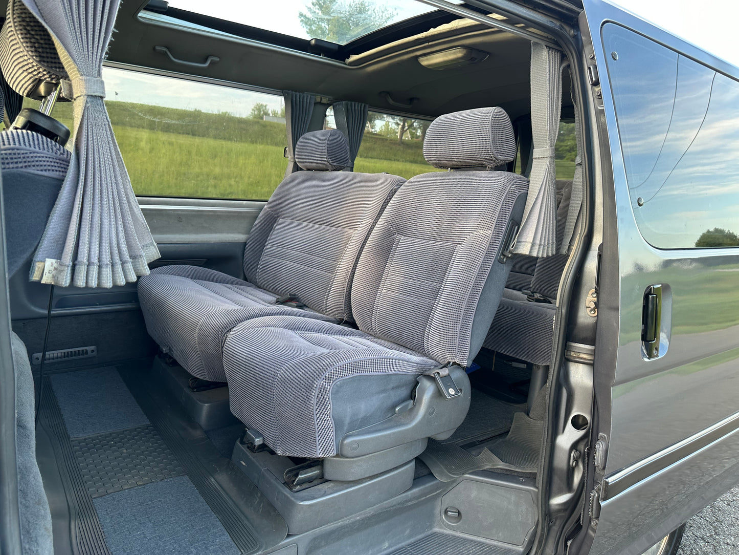 1992 TOYOTA HIACE SUPER CUSTOM LH107