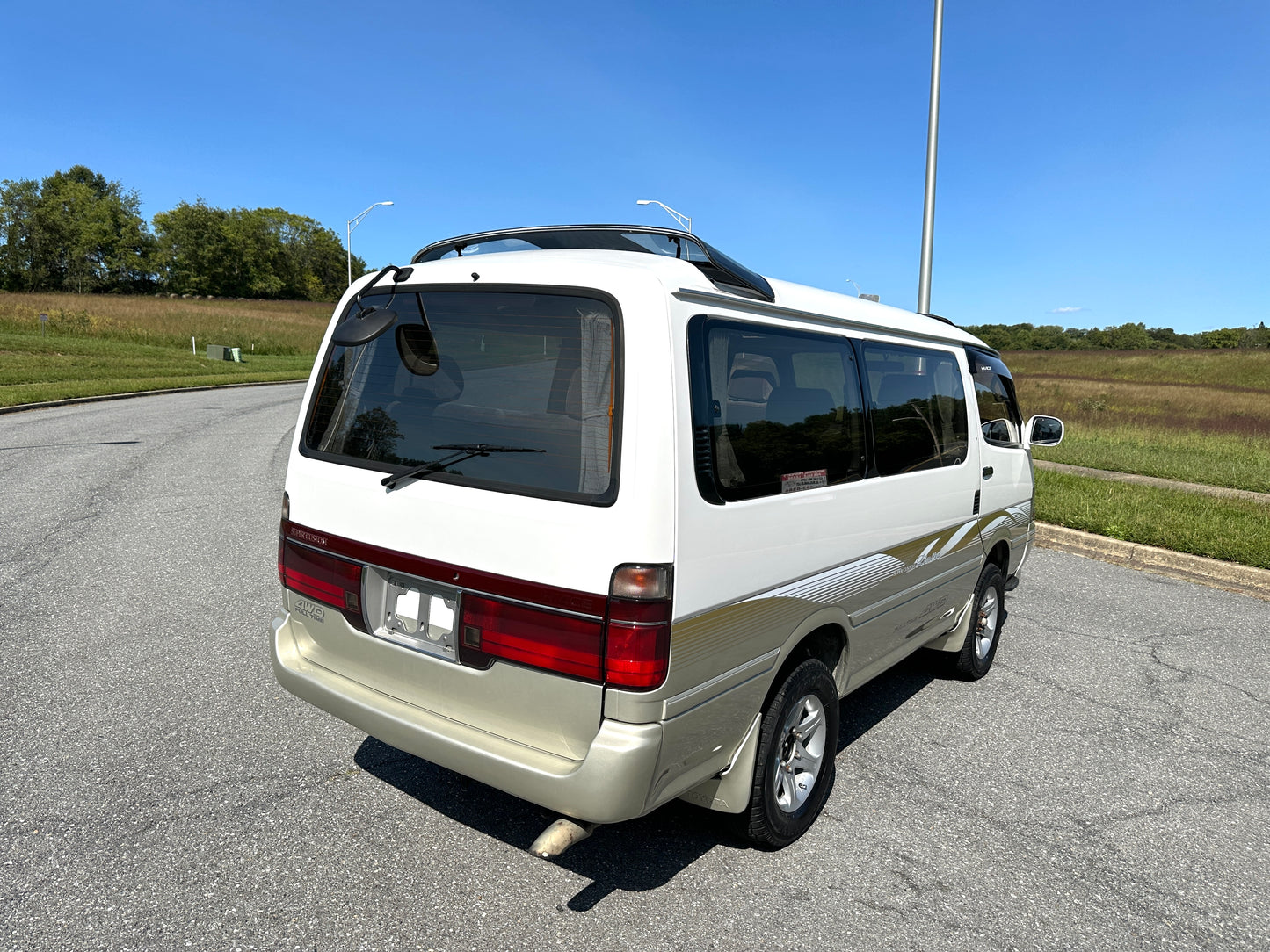1995 TOYOTA HIACE SUPER CUSTOM KZH106