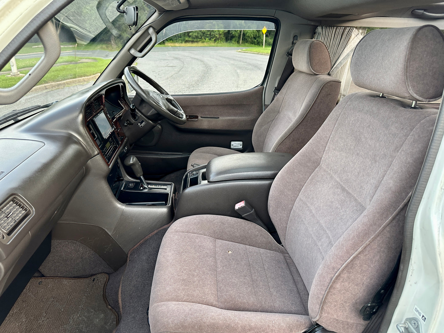 1999 TOYOTA HIACE SUPER CUSTOM LIVING SALOON EX 4WD — INTERCOOLER TURBO DIESEL — LOT#593