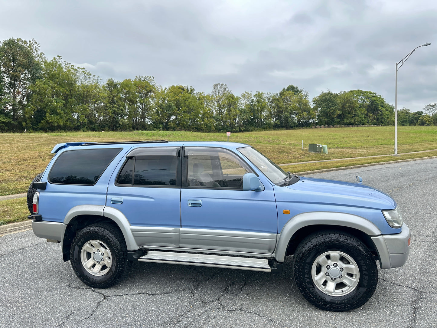 1998 TOYOTA HILUX SURF SSR-G VZN185 — V6 Gasoline - 98k Miles — LOT#607