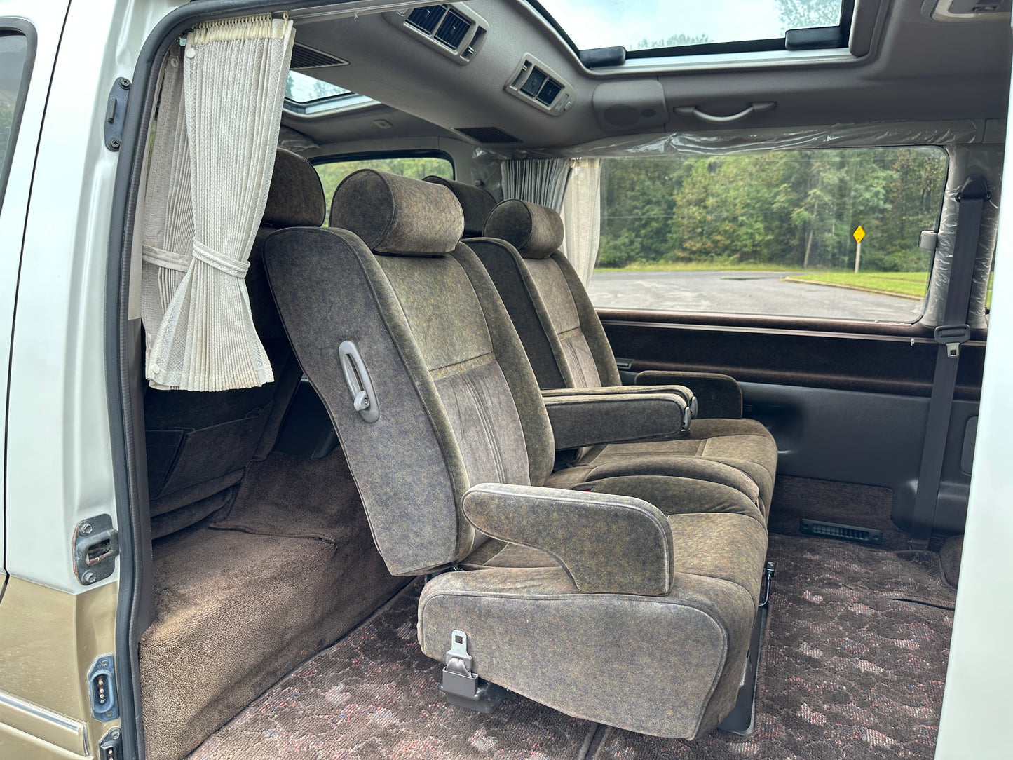 1993 TOYOTA HIACE SUPER CUSTOM LIMITED 4WD - FULLY LOADED & ONLY 28k MILES — LOT#653