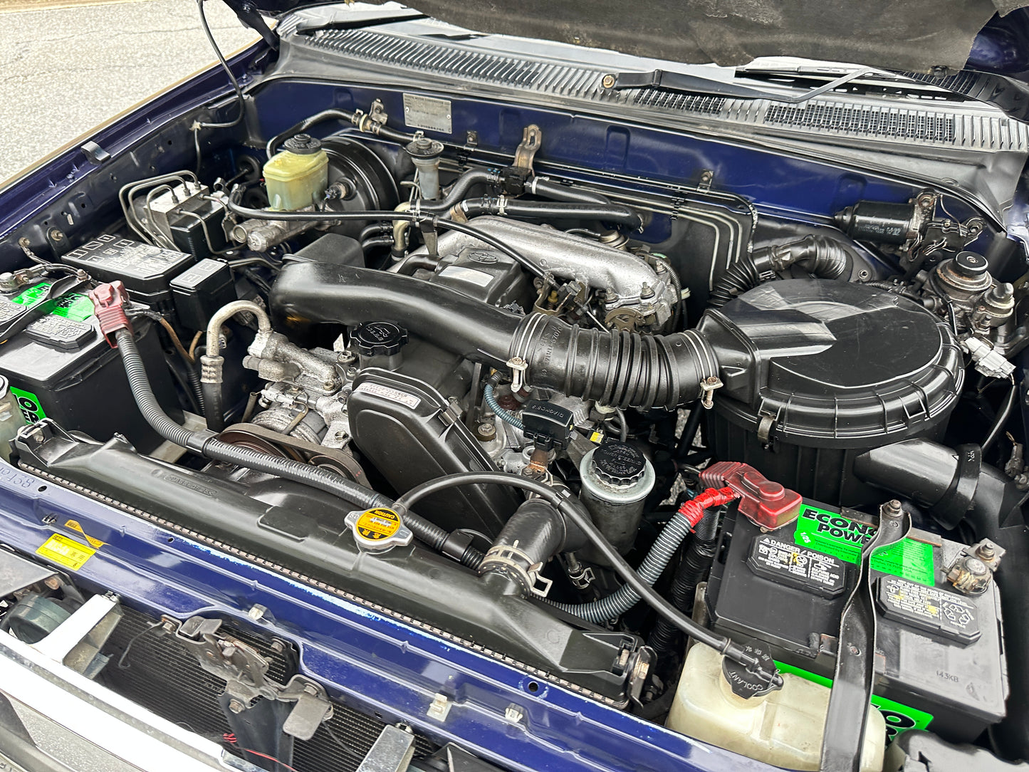 1996 TOYOTA HILUX SURF KZN185 SSR-G WITH 5 SPEED MANUAL TRANSMISSION