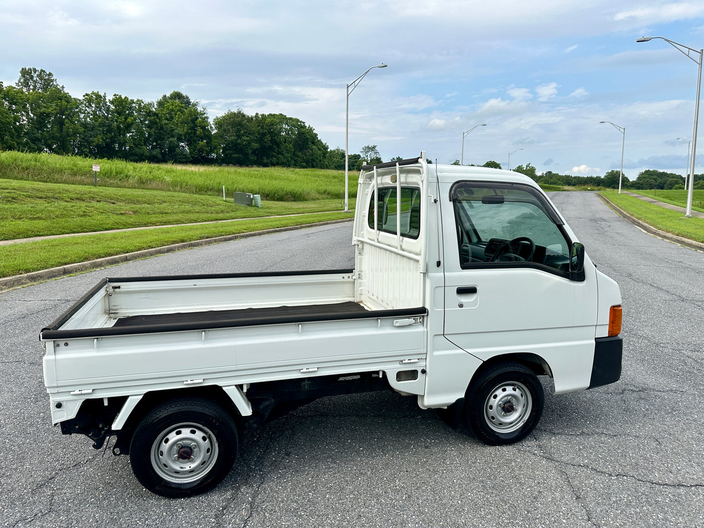 2000 SUBARU SAMBAR 4WD - A/C - FUEL INJECTION & AIRBAG — LOT 600