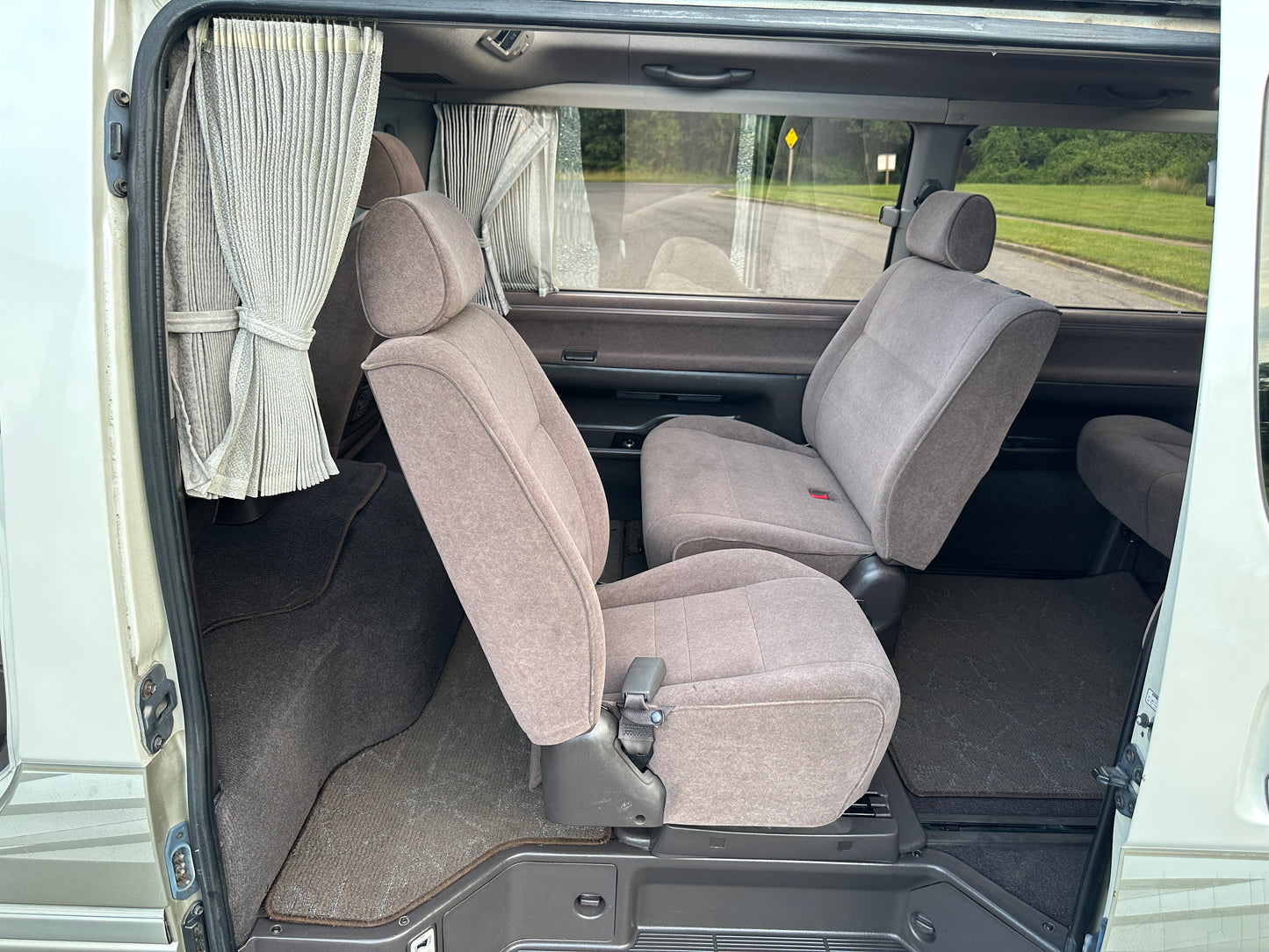 1999 TOYOTA HIACE SUPER CUSTOM LIVING SALOON EX 4WD — INTERCOOLER TURBO DIESEL — LOT#593