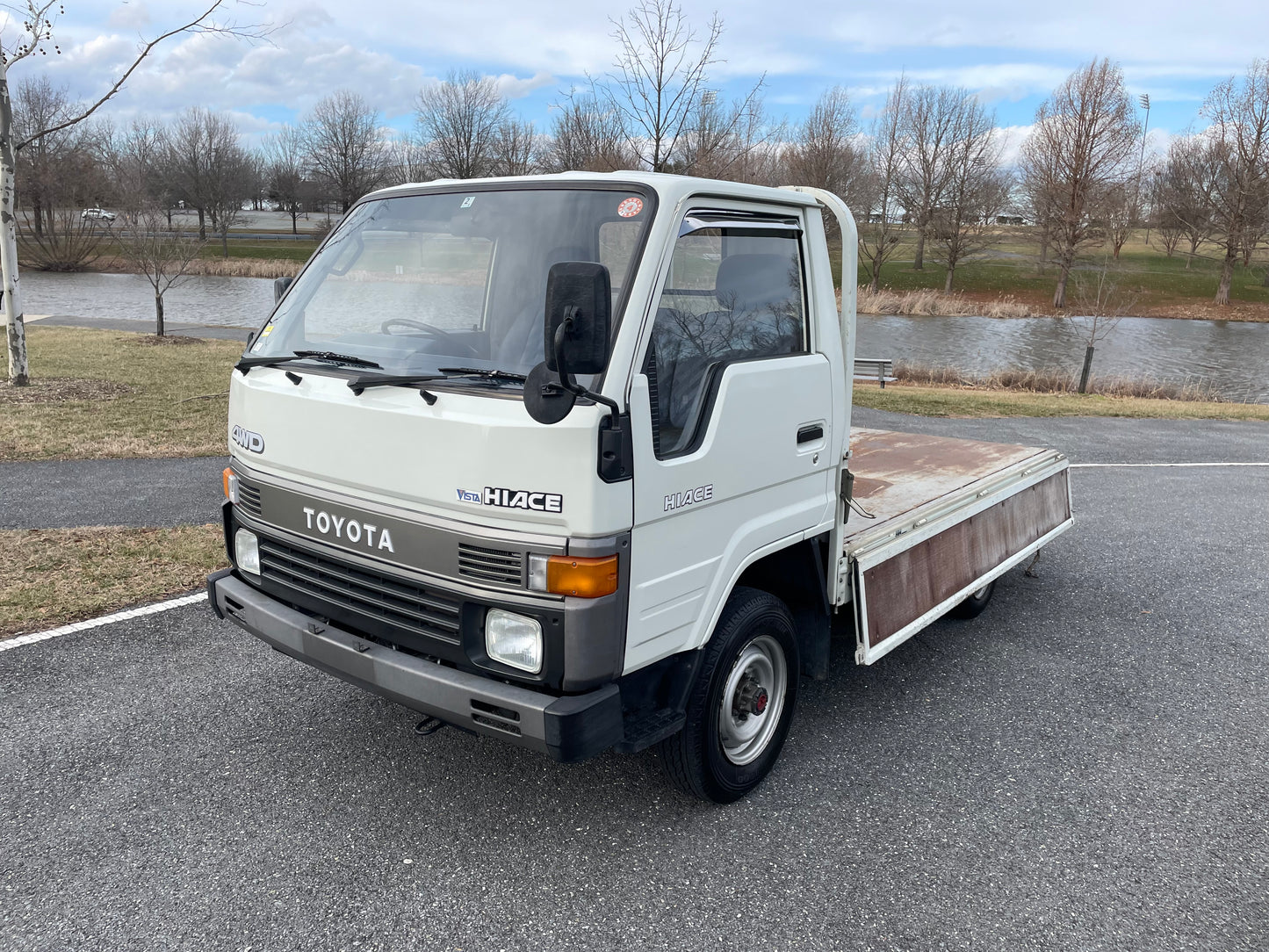 1989 TOYOTA HIACE LH85