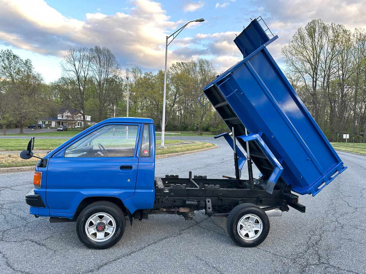 1990 TOYOTA TOWNACE HIGH-SIDE DUMP YM60