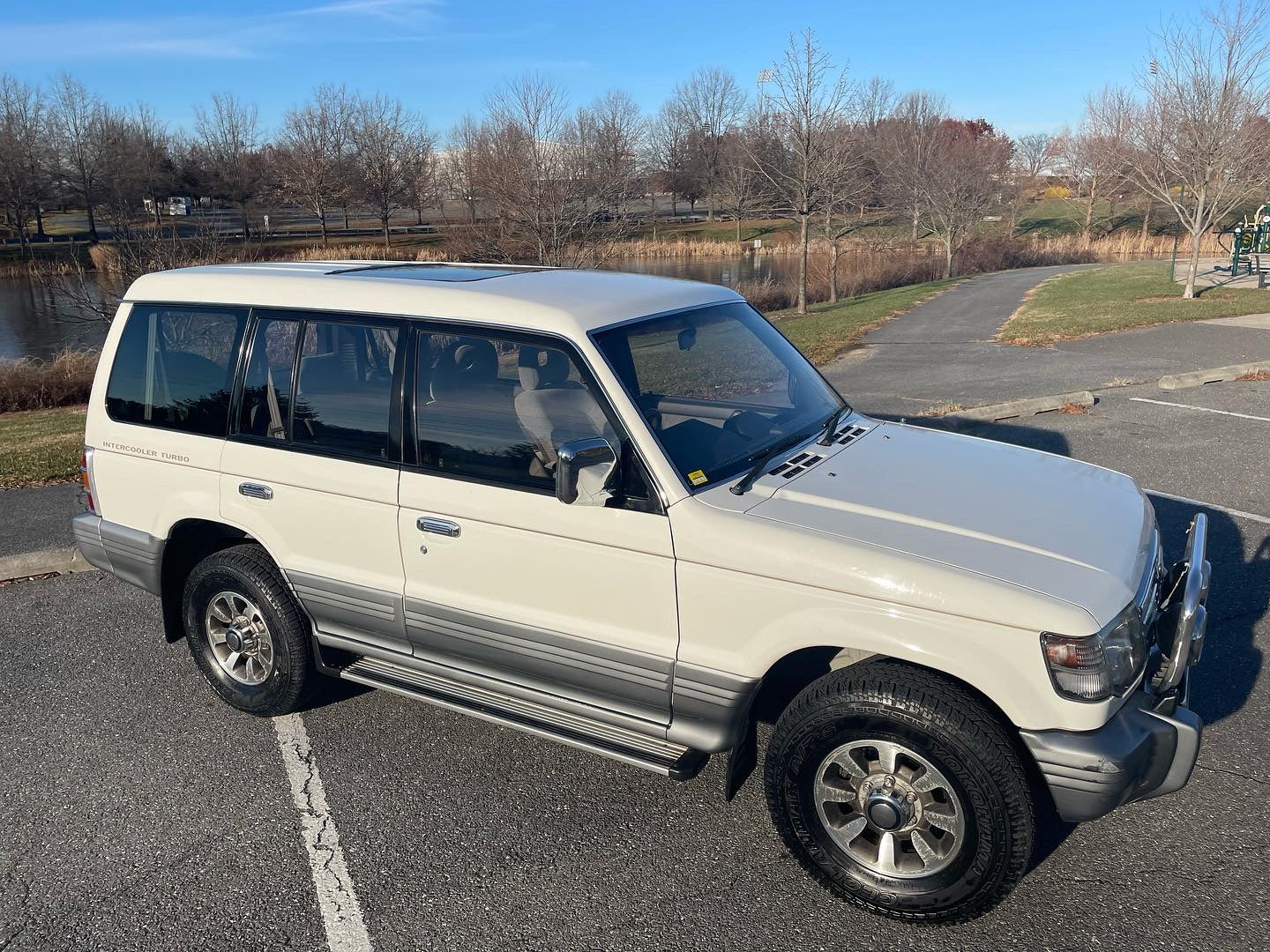 1991 MITSUBISHI PAJERO V44W