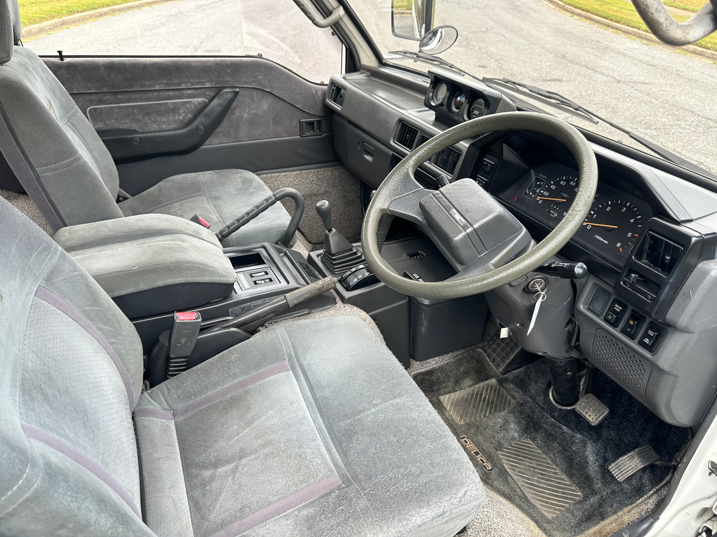 1992 MITSUBISHI DELICA STAR WAGON 4WD SUPER EXCEED - TURBO DIESEL — LOT#633