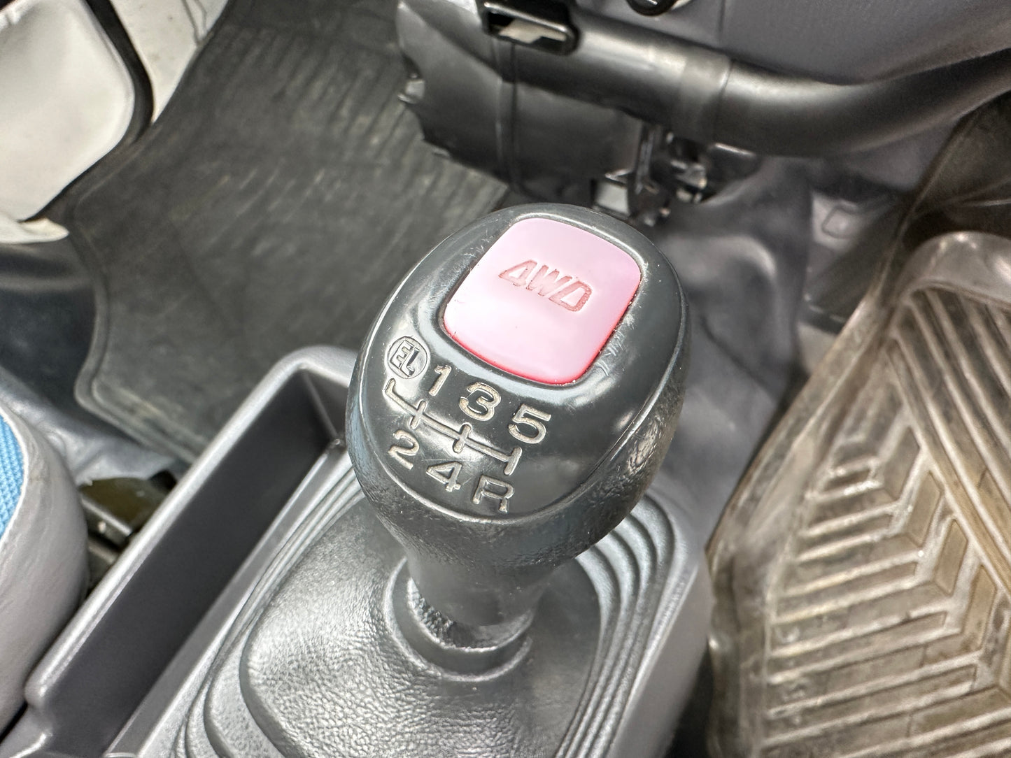2000 SUBARU SAMBAR 4WD - A/C - POWER STEERING & AIRBAG — LOT#583