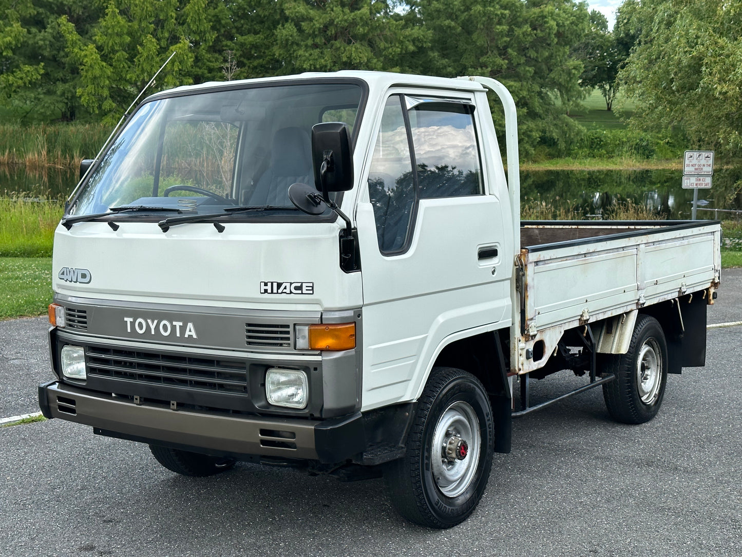 1987 TOYOTA HIACE LH85
