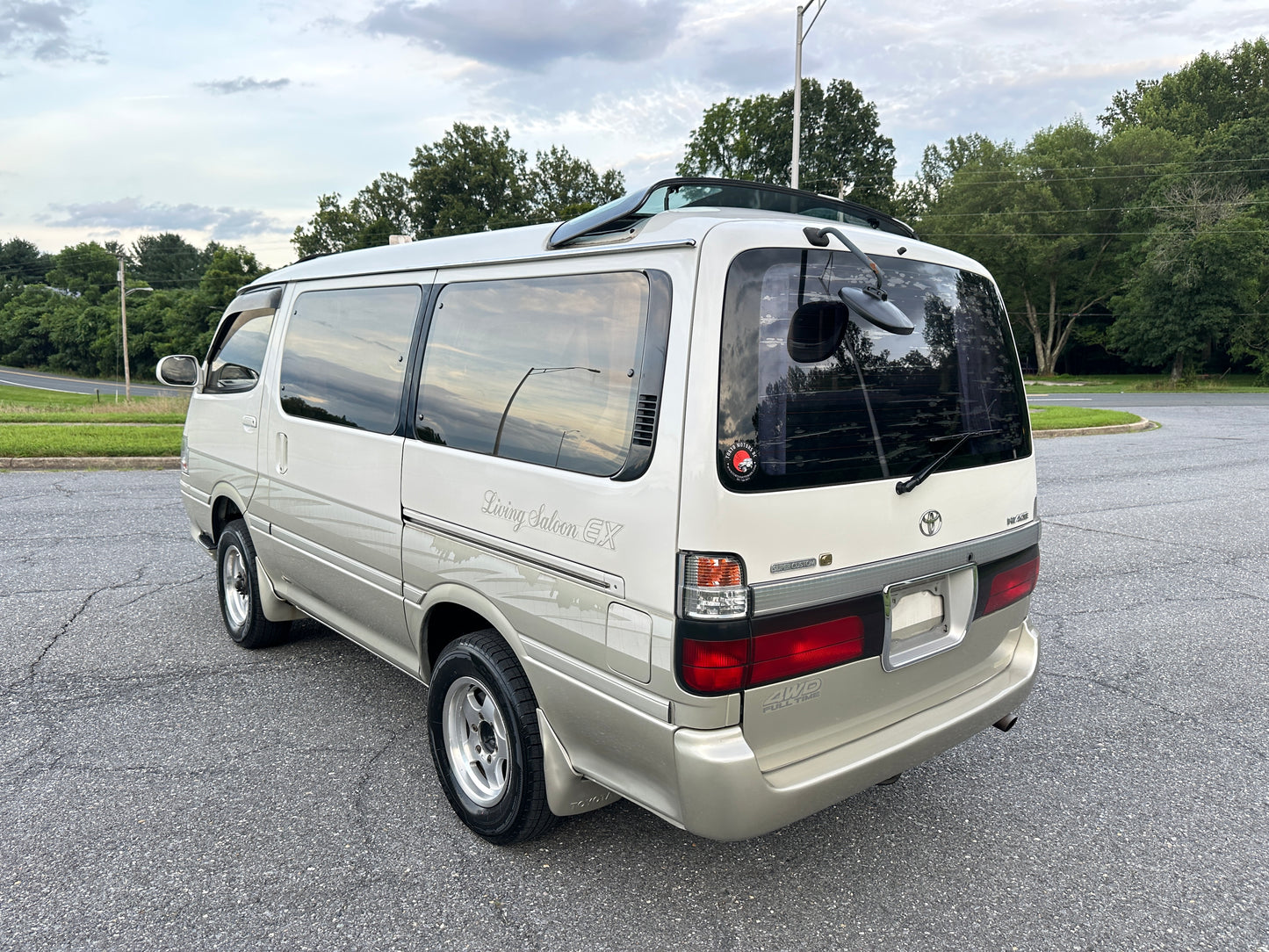 1999 TOYOTA HIACE SUPER CUSTOM LIVING SALOON EX 4WD — INTERCOOLER TURBO DIESEL — LOT#593