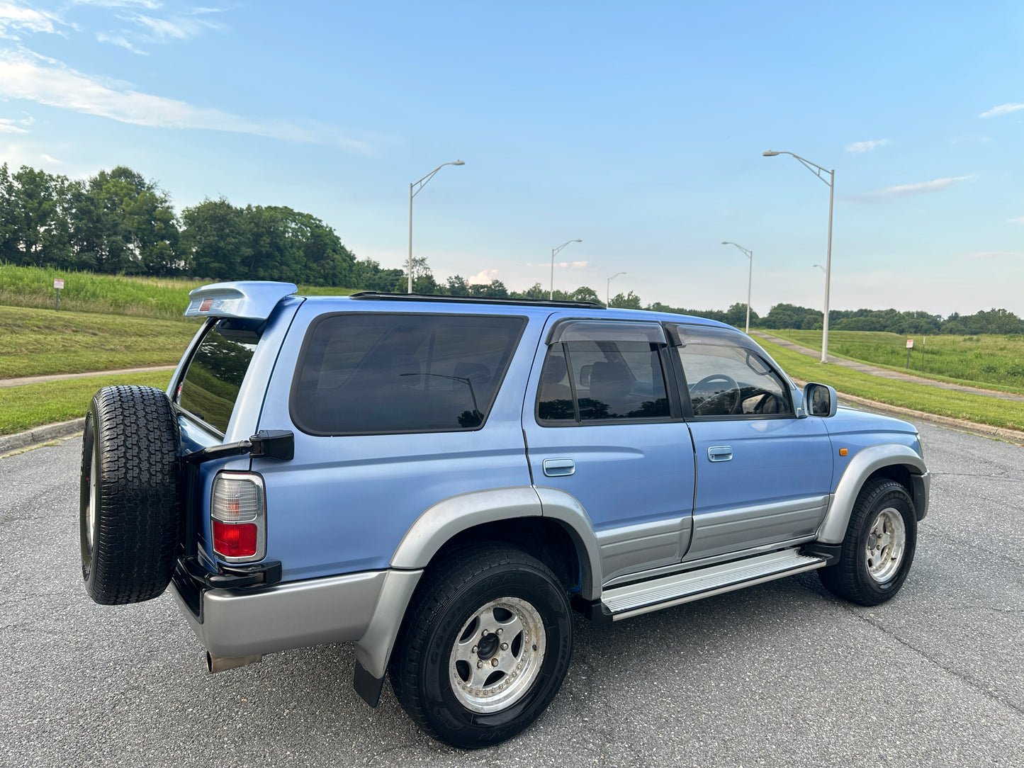 1998 TOYOTA HILUX SURF SSR-G VZN185 — V6 Gasoline - 98k Miles — LOT#607