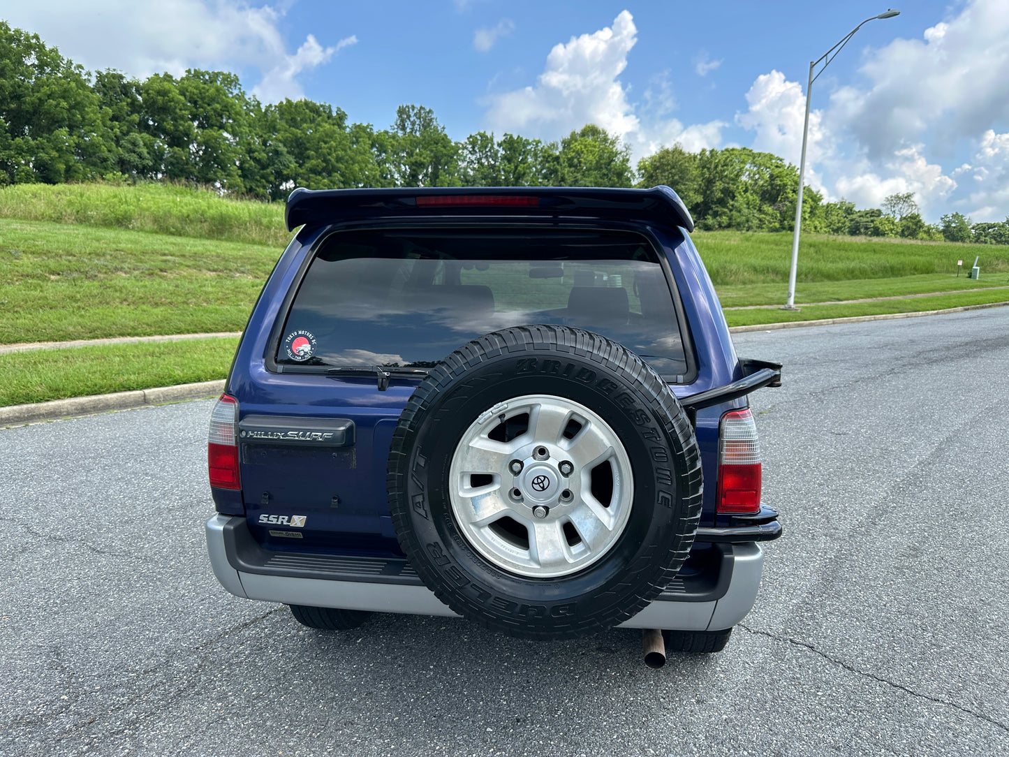 2000 TOYOTA HILUX SURF SSR-X RZN185 — 4-Cylinder Gas — LOT#590