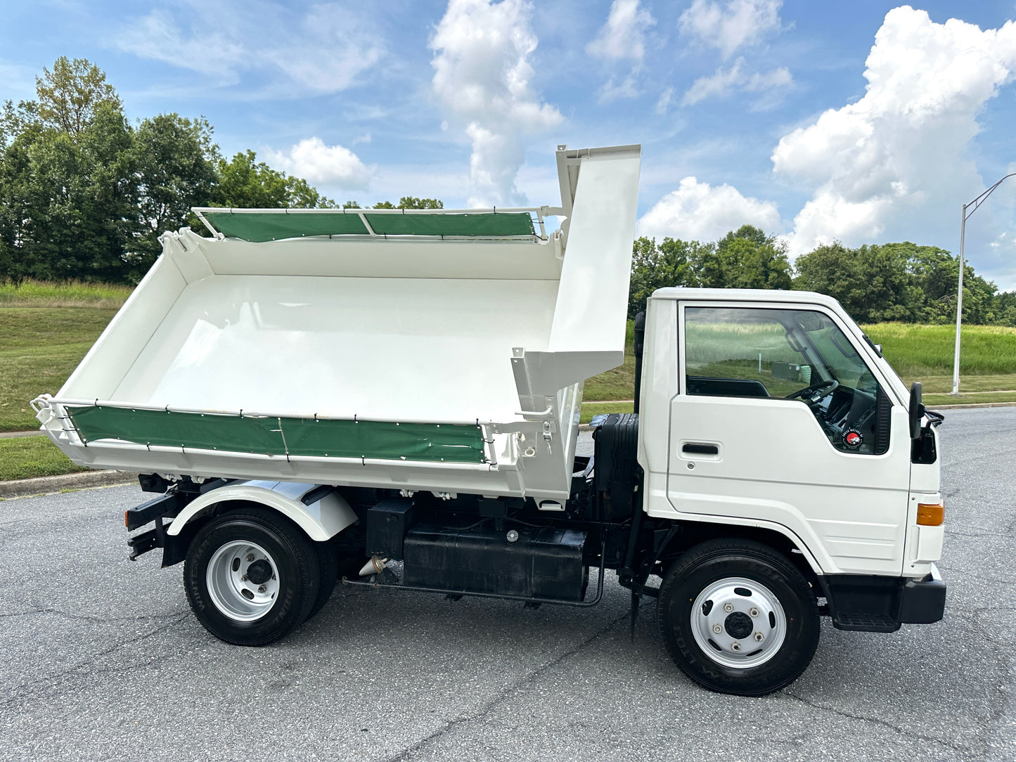 1993 TOYOTA DYNA 3-WAY DUMP TRUCK - 4WD - DIESEL— LOT#578