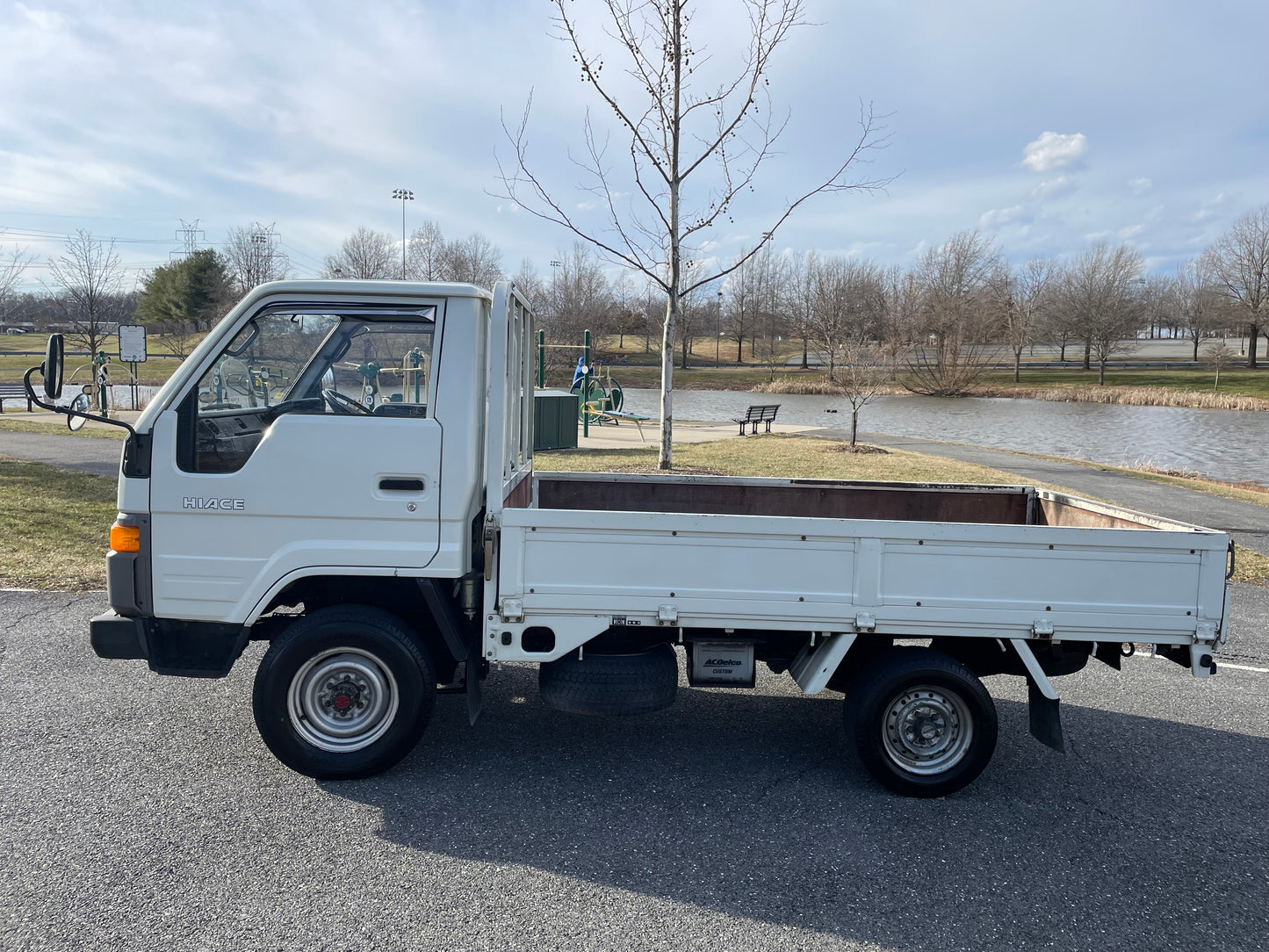 1989 TOYOTA HIACE LH85