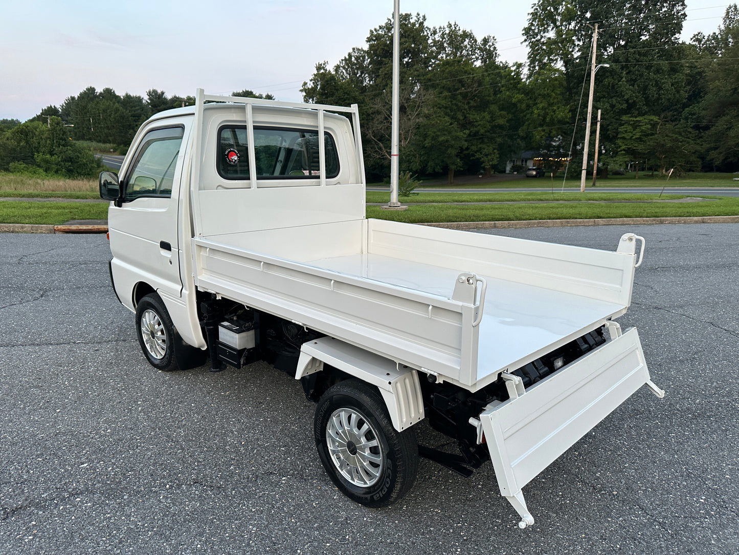 1997 SUZUKI CARRY SCISSOR-LIFT DUMP 4WD — LOT#581