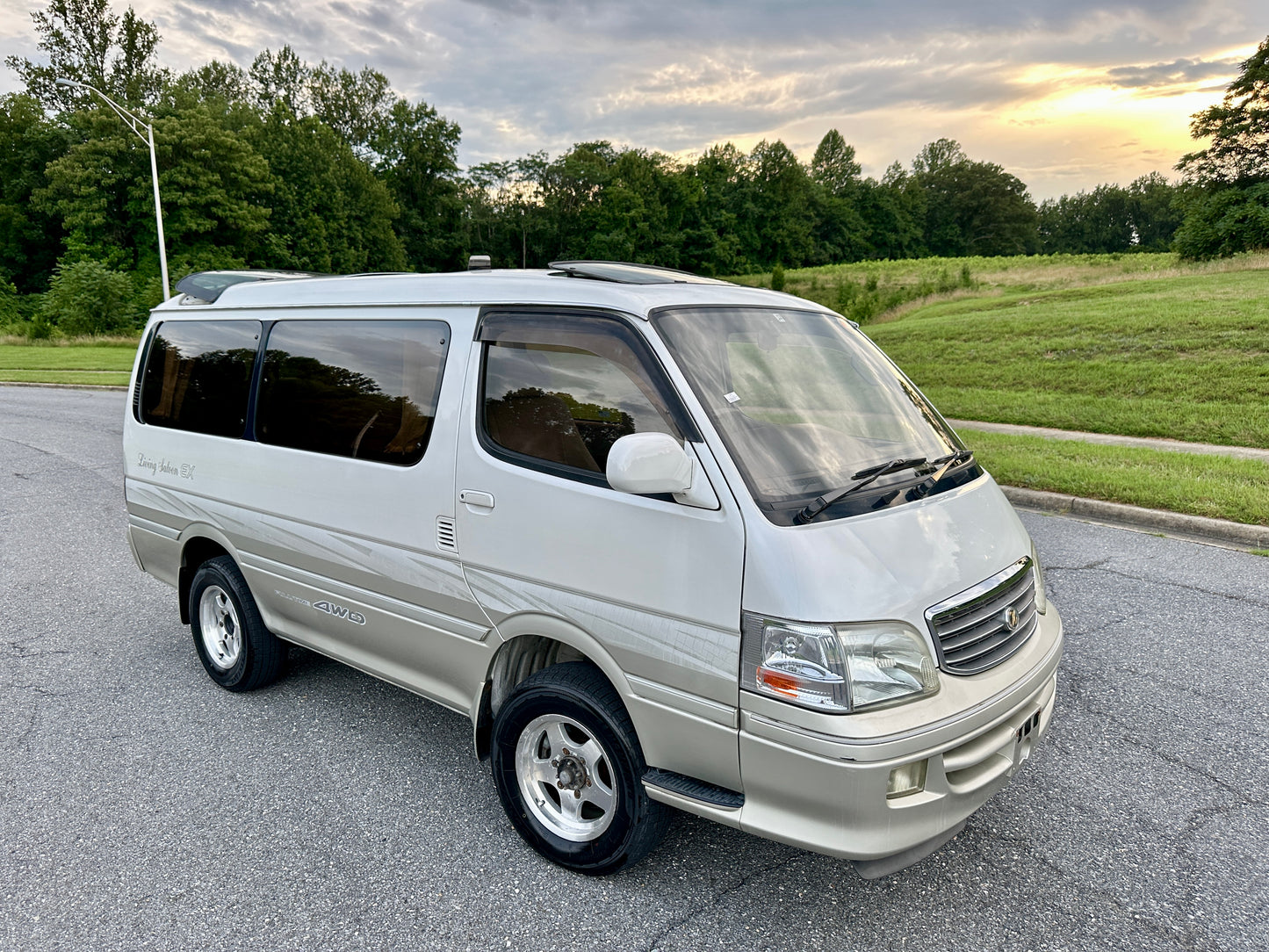 1999 TOYOTA HIACE SUPER CUSTOM LIVING SALOON EX 4WD — INTERCOOLER TURBO DIESEL — LOT#593