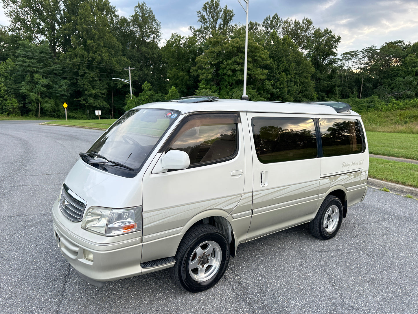 1999 TOYOTA HIACE SUPER CUSTOM LIVING SALOON EX 4WD — INTERCOOLER TURBO DIESEL — LOT#593
