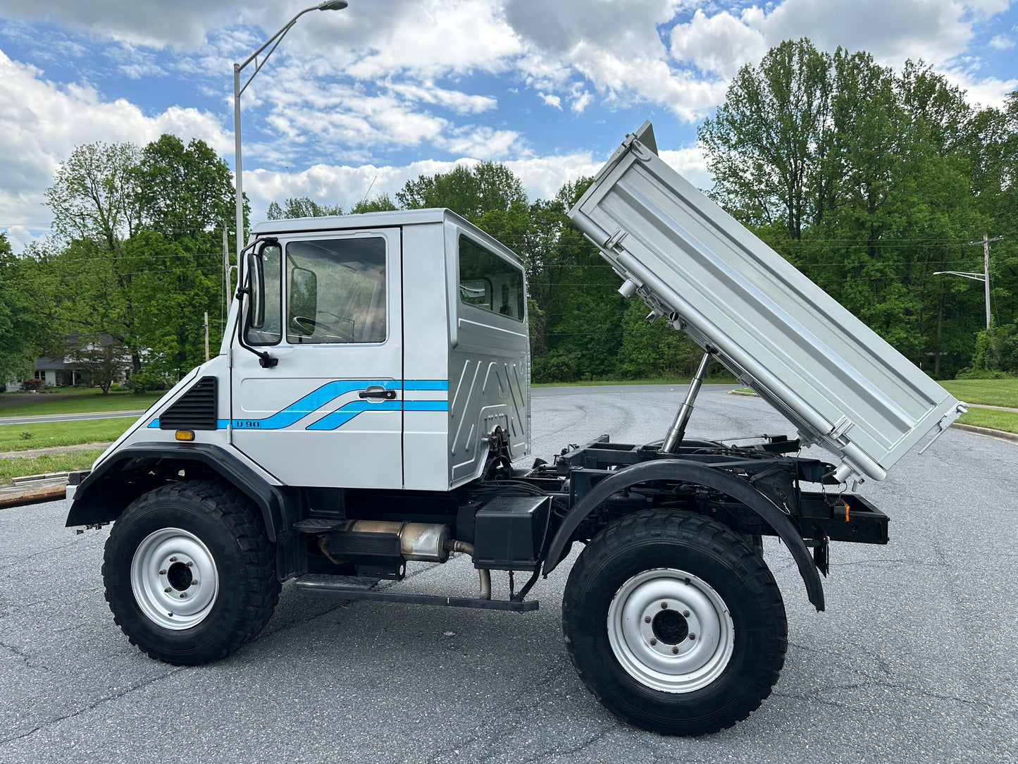 1993 MERCEDES BENZ UNIMOG 408-Series U90 3-WAY DUMP TRUCK