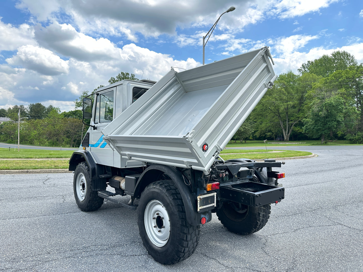 1993 MERCEDES BENZ UNIMOG 408-Series U90 3-WAY DUMP TRUCK