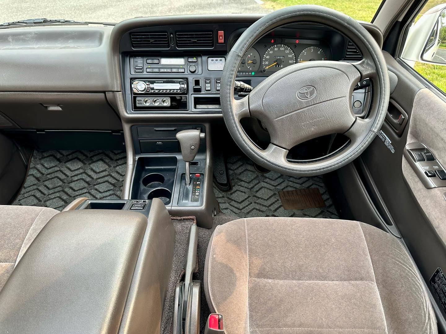 1995 TOYOTA HIACE SUPER CUSTOM LIVING SALOON EX KZH106