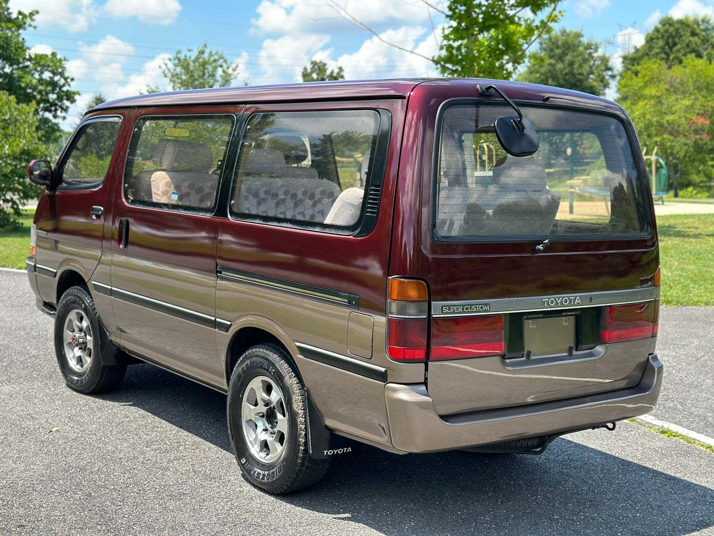 1990 TOYOTA HIACE SUPER CUSTOM LH107