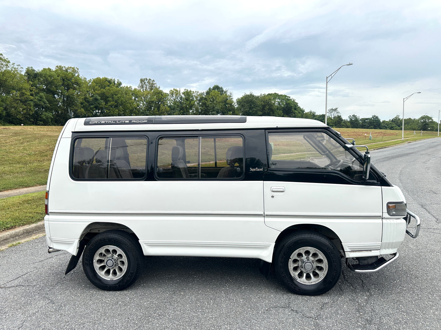 1992 MITSUBISHI DELICA STAR WAGON 4WD SUPER EXCEED - TURBO DIESEL — LOT#633