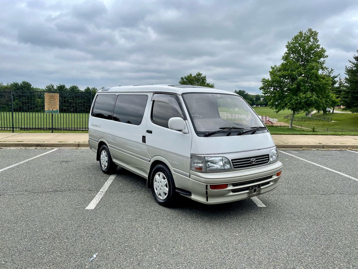 1996 TOYOTA HIACE SUPER CUSTOM LIVING SALOON EX KZH100