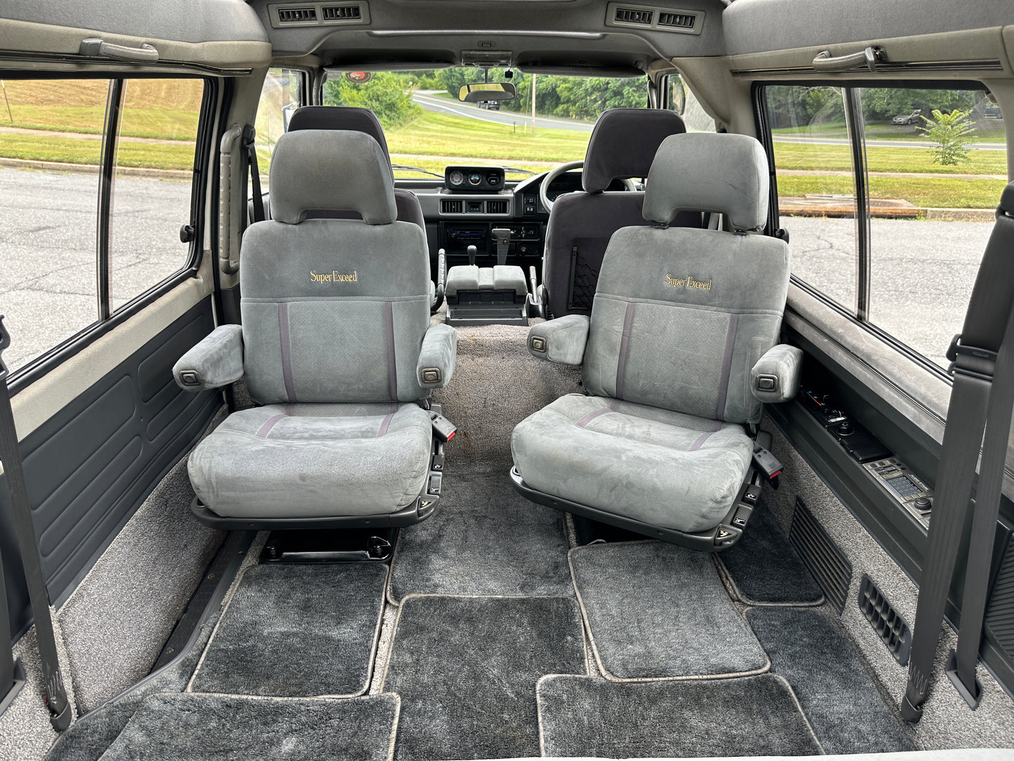 1992 MITSUBISHI DELICA STAR WAGON 4WD SUPER EXCEED - TURBO DIESEL — LOT#633